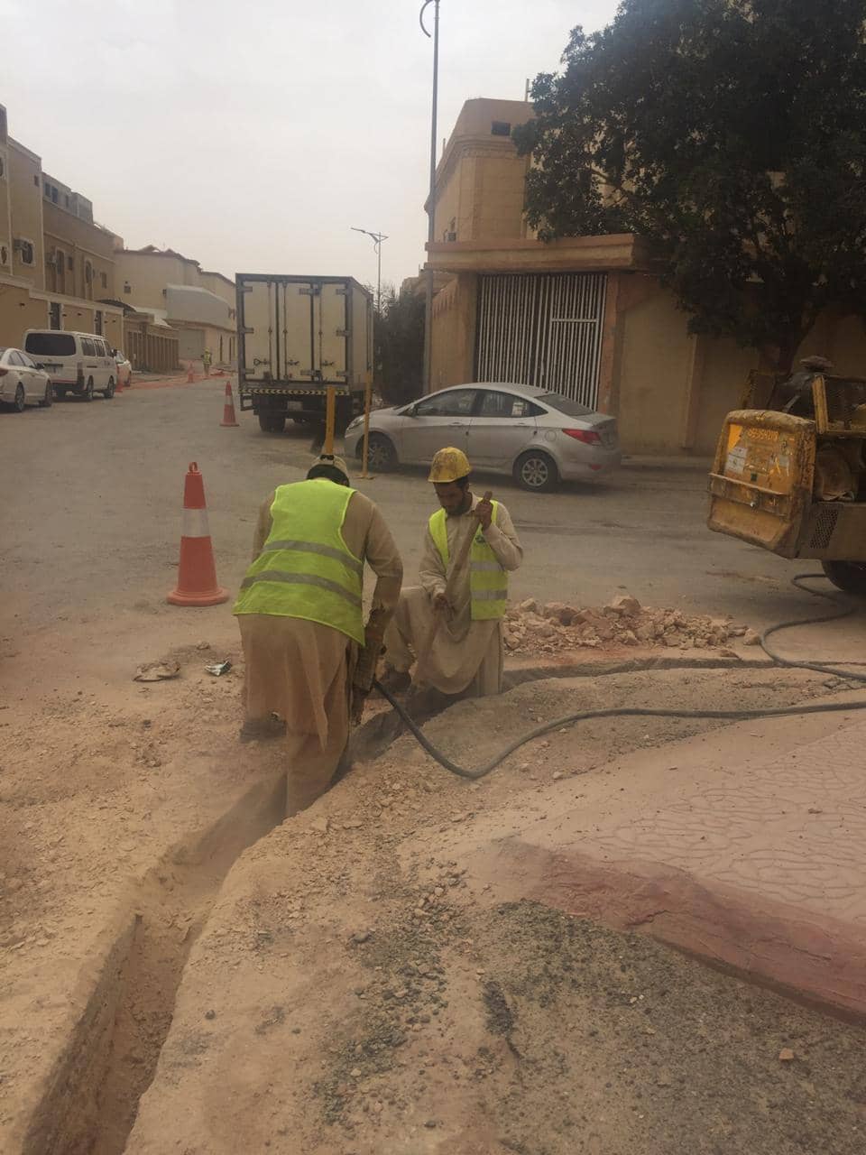 Oasis Fajr crew working on a construction site in Saudi Arabia
